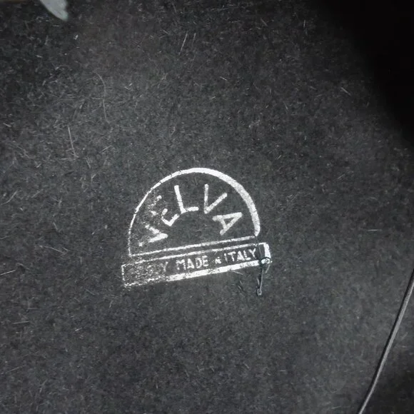 Vintage Velvet Round Pillbox Hat in Black - Picture 8 of 12